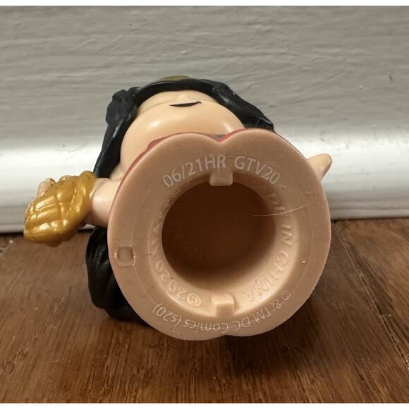 Fisher-Price Little People DC COMICS WONDER WOMAN AND JET PLANE 2020 - Picture 11 of 11